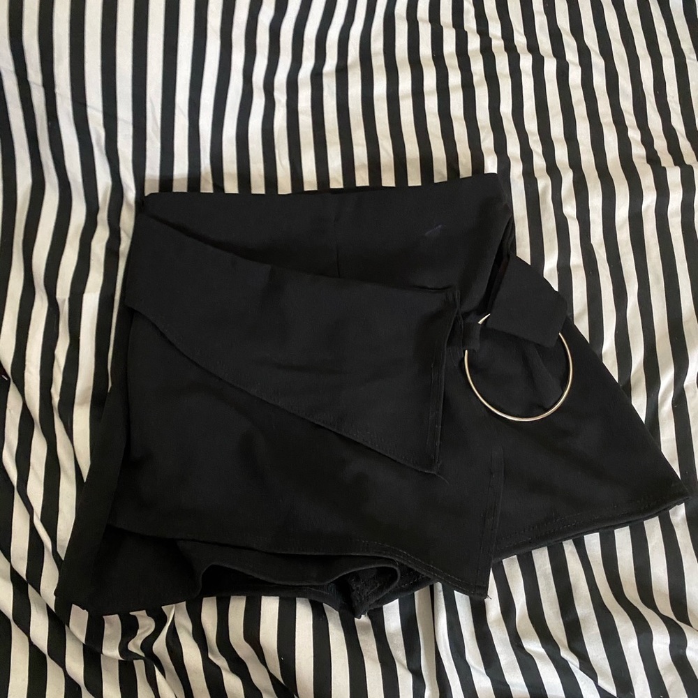 Black skort